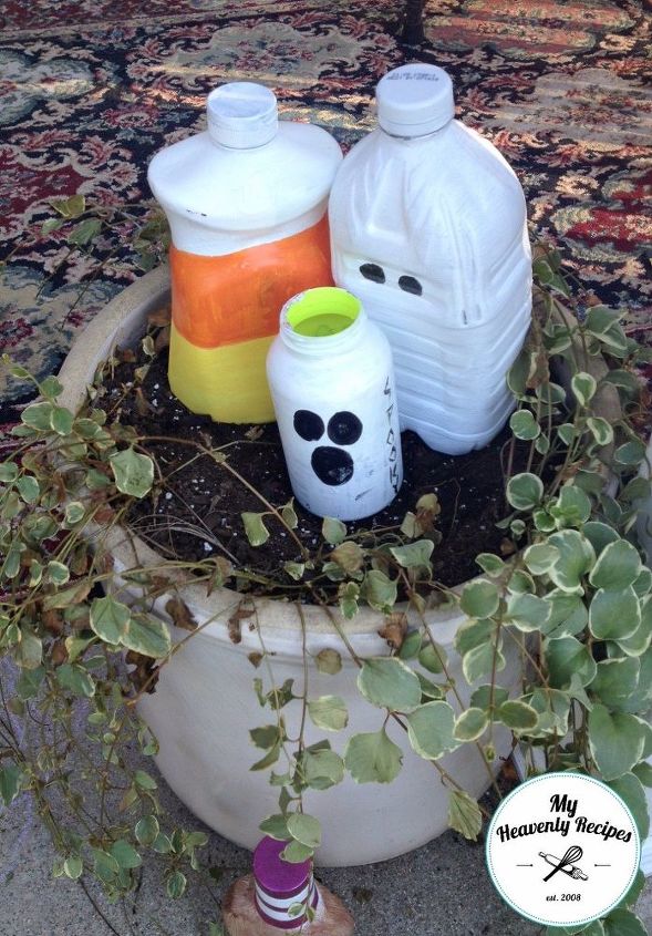 recycables turned halloween decorations, crafts