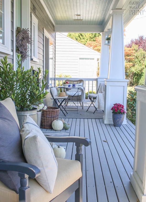 fall porch makeover, home decor, patio, seasonal holiday decor