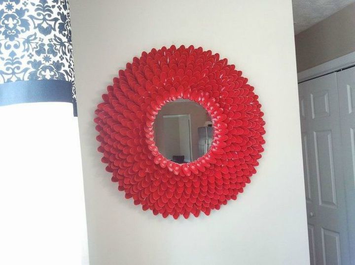 11 brilliant ways to reuse plastic spoons, Or turn them into a chic circle mirror