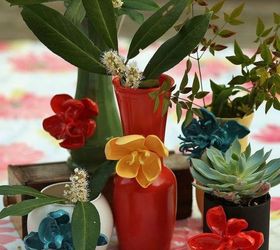 11 brilliant ways to reuse plastic spoons, Melt them into vase flowers