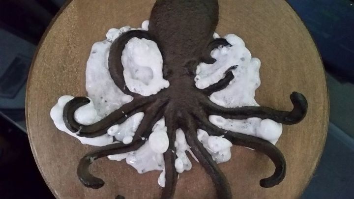 poor little broken octopus to wall art, crafts