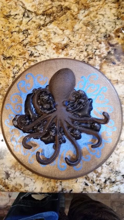 poor little broken octopus to wall art, crafts