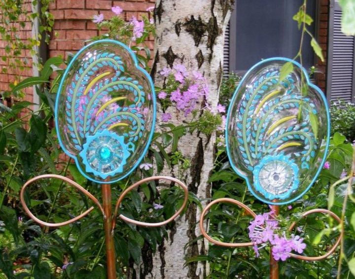 s why everyone is using hometalk blue in their home, home decor, It looks great as a glass flower