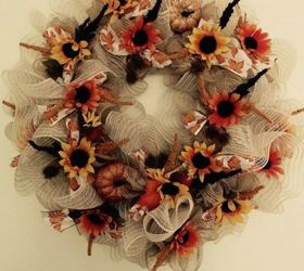 s pinch mesh into shapes for these beautiful holiday d cor ideas, home decor, Or a wreath with sparkly pumpkins and flowers