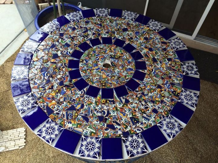 mesa de patio de mosaico