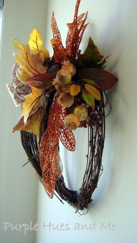 haz una corona de flores con forma de calabaza para el otono