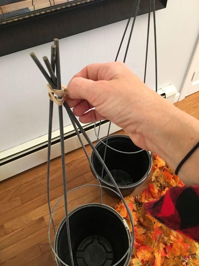 Twinkling Fall Topiary With Lights in Just 30 Minutes! 5 easy quick diy fall topiary
