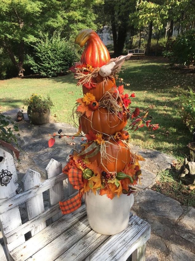 super easy pumpkin stack for your fall decor, home decor, Mine is built on a vintage stoneware jug