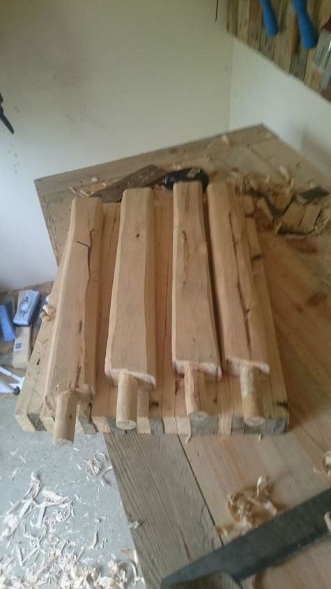 taburete 100 de madera de palet, Las 4 patas terminadas