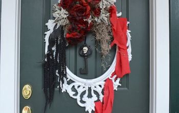 Use a Picture Frame to Create This Elegant Halloween Wreath