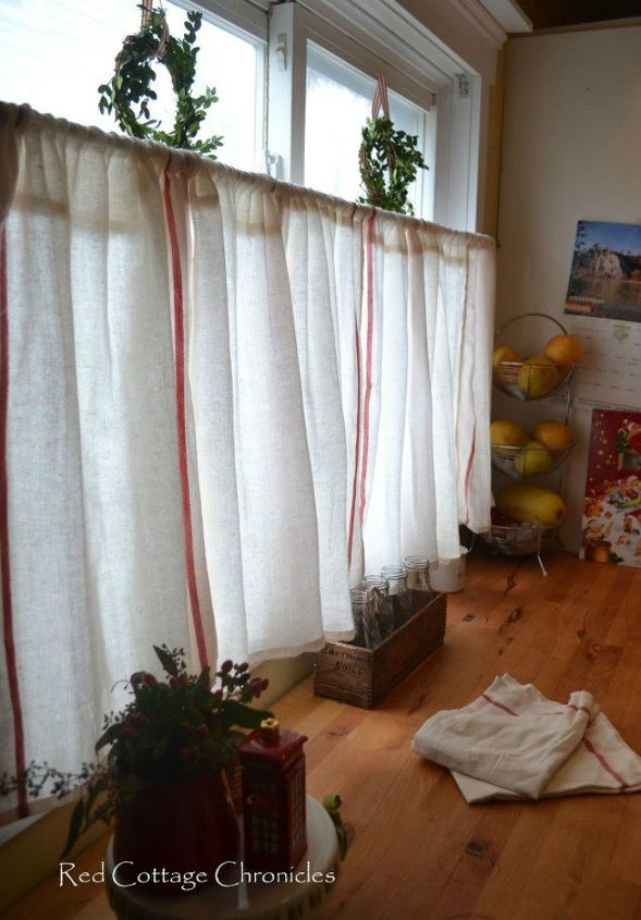 15 ideas de cortinas para ventanas por menos de 15 dlares, Utiliza pa os de cocina como adorables cortinas de caf