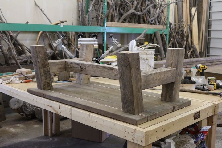 diy mesa de centro de madeira rstica com ptina de madeira pioneira, Foto tirada 12 horas ap s a aplica o da p tina