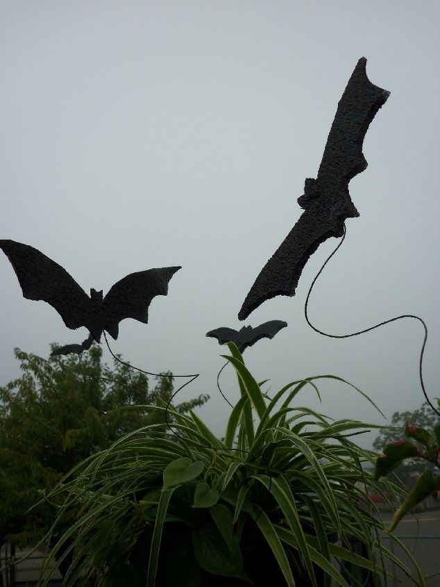 como fazer morcegos flutuantes para decorao de halloween