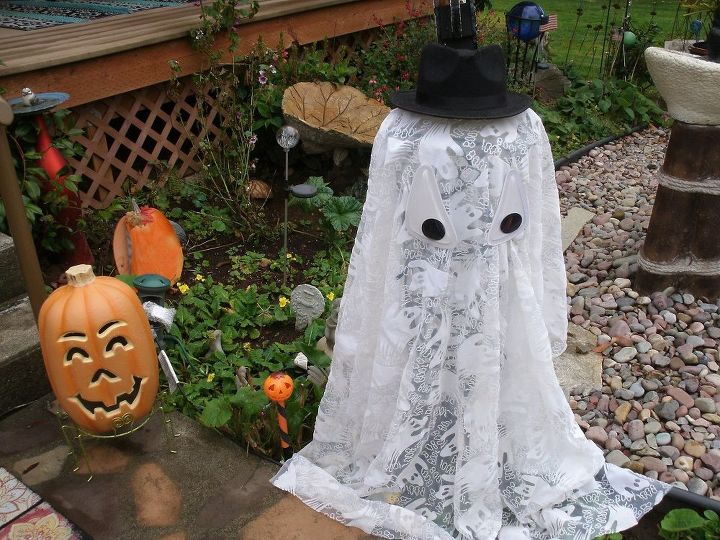 easy outdoor light up halloween ghost , crafts, halloween decorations, repurposing upcycling, seasonal holiday decor