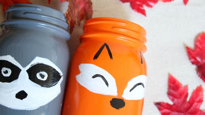 frascos de vidro pintados de raposa e guaxinim