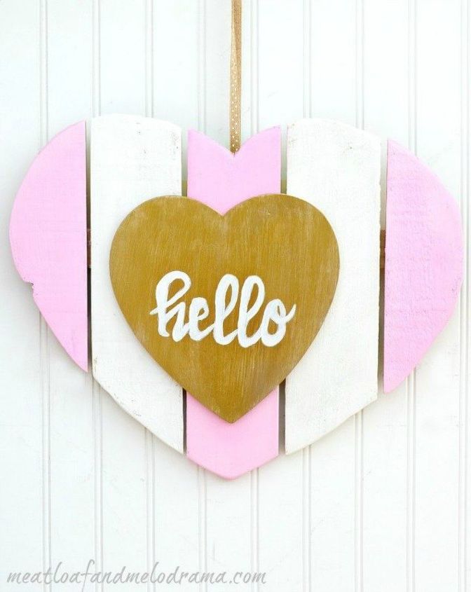 s tired of wreaths try these ideas instead , crafts, wreaths, Cut out a pallet wood heart