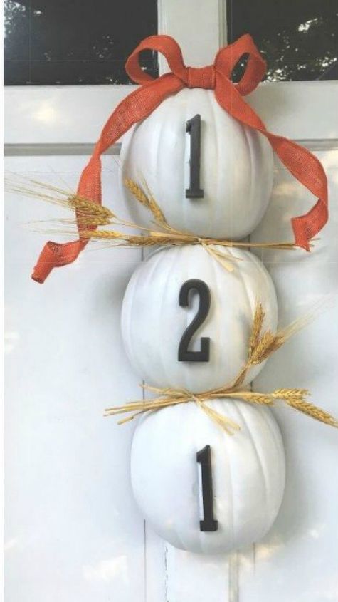 s tired of wreaths try these ideas instead , crafts, wreaths, Stack half pumpkins into a door hanger