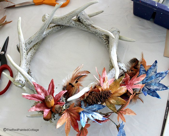 cmo decorar una corona de cuernos de imitacin para las estaciones del ao