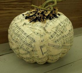 21 increbles ideas de calabazas que tienes que ver antes de halloween, Hojas de notas musicales con Mog Podge