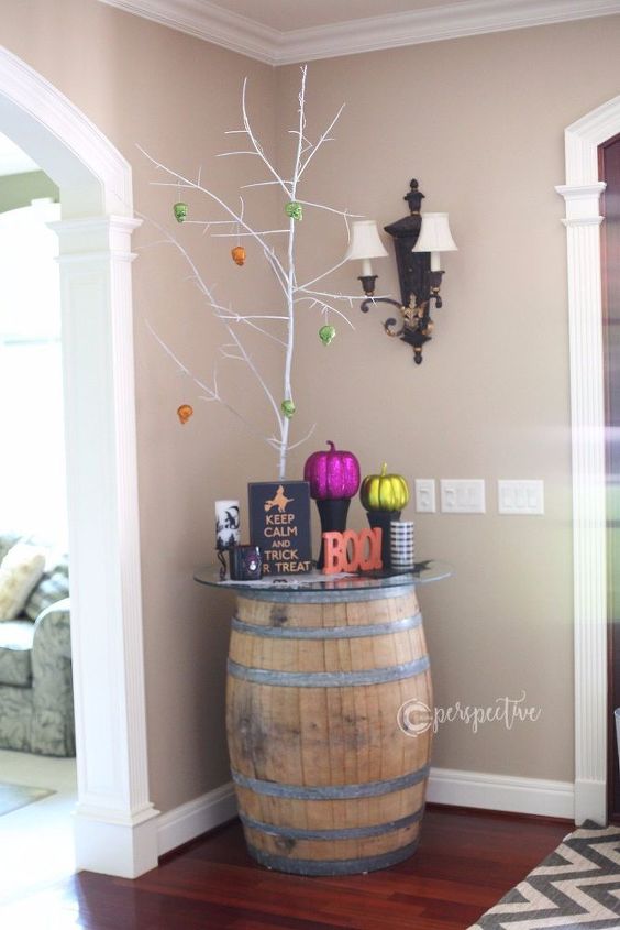 easy halloween tree with skull ornaments, christmas decorations, halloween decorations, seasonal holiday decor