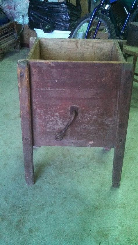 can anyone identify this vintage wooden crank box