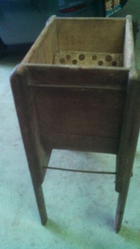 can anyone identify this vintage wooden crank box