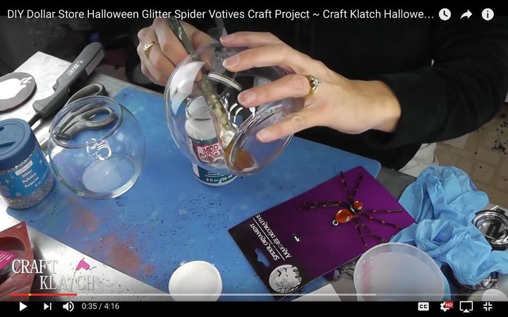 projeto de artesanato de aranha de halloween com glitter da dollar store