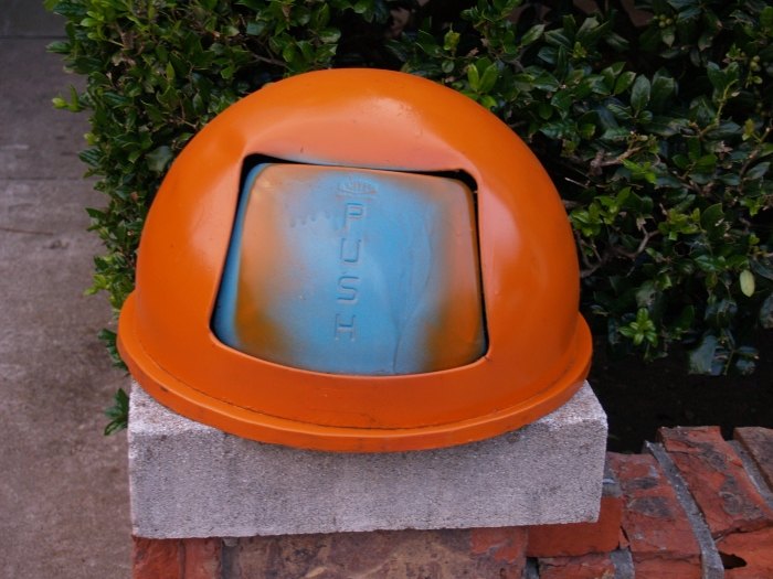 halloween face from trash lid, halloween decorations, outdoor living, painting, seasonal holiday decor