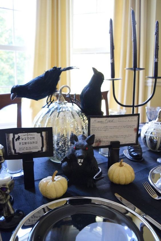 una mesa de halloween muy aterradora