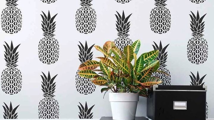 pineapple wallpaper hack using the pineapple stencil, home decor, painting, wall decor