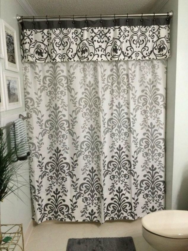 10 maneras en las que nunca pensaste en usar una barra de cortina en tu casa, Cenefa de cortina de ducha sin coser en un abrir y cerrar de ojos