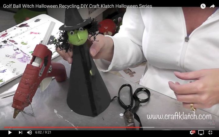 bruja de la pelota de golf de reciclaje de halloween craft diy