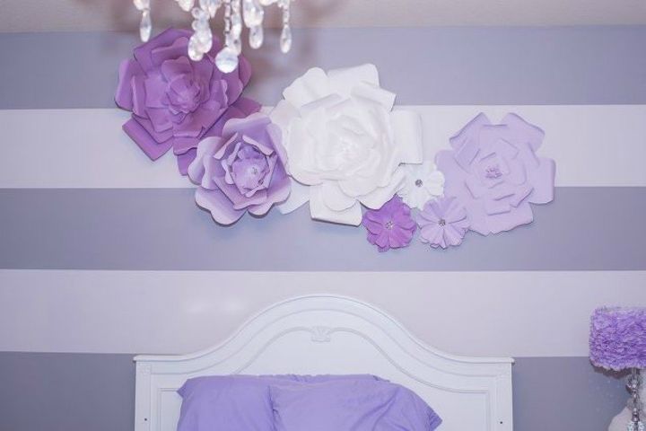 esquea as paredes de destaque essas ideias incrveis so ainda melhores, Flores de papel grandes DIY decora es de parede e cama