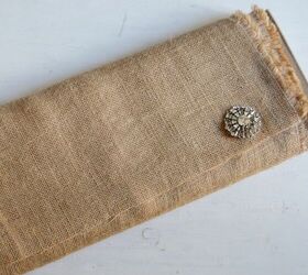 buttons and burlap messages in pretty frames, crafts