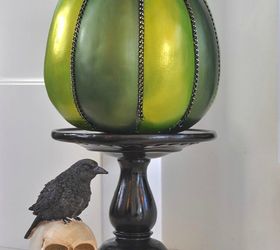 Halloween DIY - Metallic Chained Pumpkin