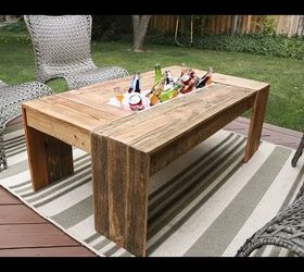 Mesa de centro de madera de palet rústica con enfriador de bebidas