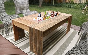 Mesa de centro de madera de palet rústica con enfriador de bebidas