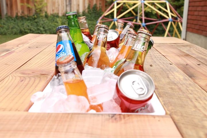 mesa de centro de madeira rstica de paletes com refrigerador de bebidas