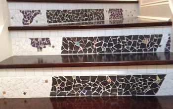 Cambiar las desagradables escaleras de moqueta por un camino de jardín de mosaico