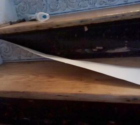contrahuellas de la escalera borde de papel pintado, El hueco de la pared de la falda permite que el papel encaje dentro