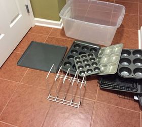 Ỏrganizing Organizing-keeping-your-cookie-sheets-and-muffin-pans-neat