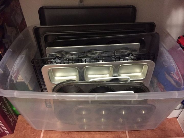 organizing keeping your cookie sheets and muffin pans neat