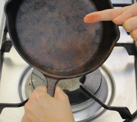 how to clean and reseason a rusty cast iron pan