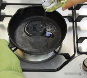 how to clean and reseason a rusty cast iron pan