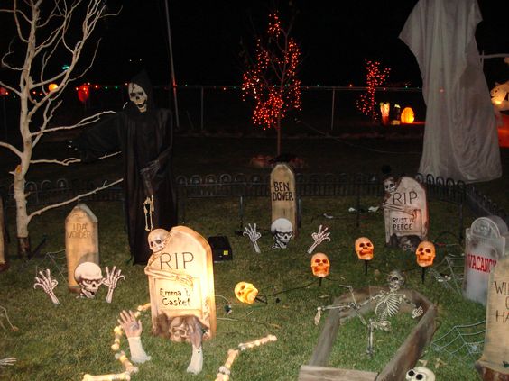 te gusta halloween aqu hay algunas divertidas decoraciones de patio diy que