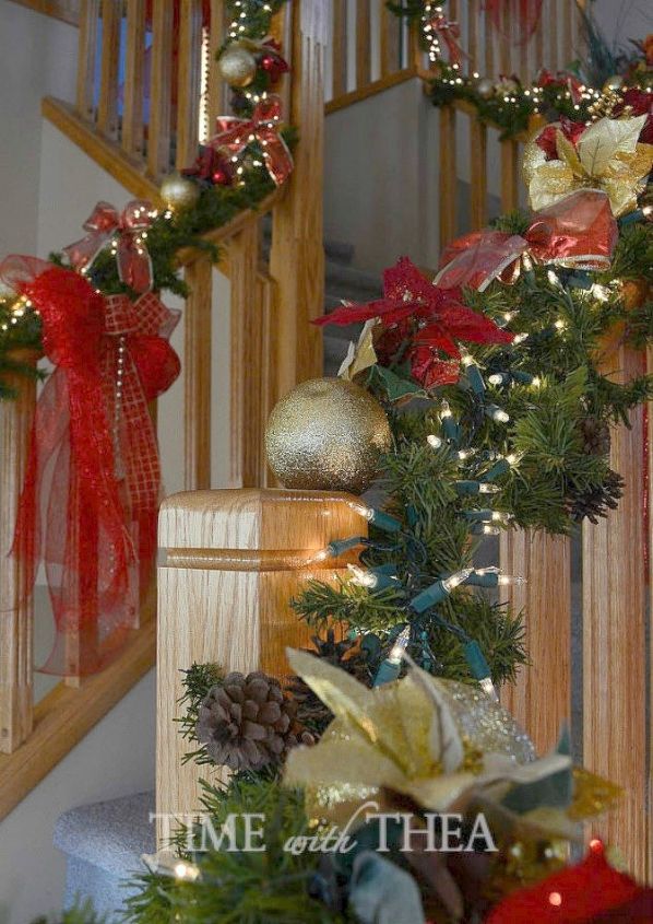cuelga tus luces de navidad en estos 10 impresionantes lugares, En la barandilla y las escaleras