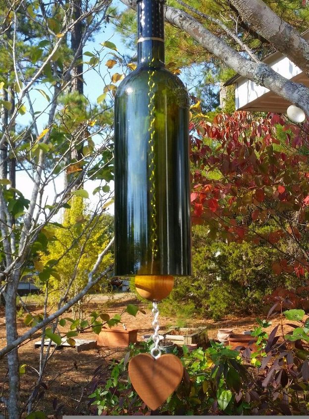 como hacer un carillon de viento para botellas de vino, Campanilla de viento para botellas de vino de Groovy Green Glass