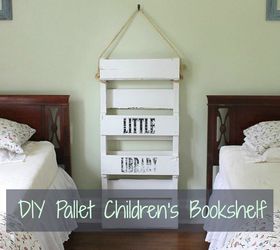DIY Pallet Bookshelf for Kids