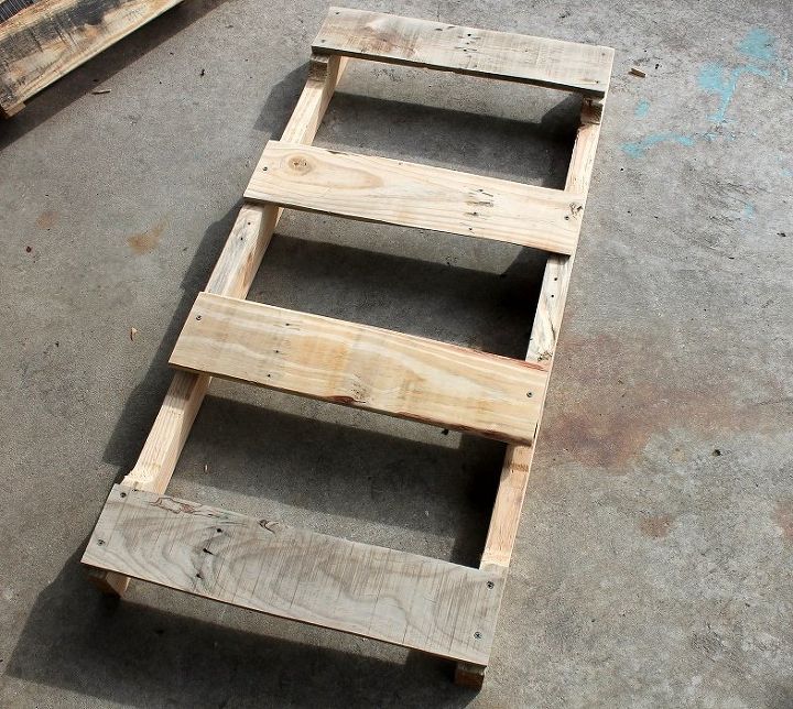 Diy Pallet Bookshelf For Kids Hometalk