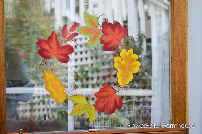 pinta hojas en una ventana vieja para una corona nica